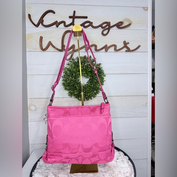 Coach Pink Signature C Nylon Crossbody Bag Rare Clear Daisy Flower Charm Hangtag - Picture 3 of 16